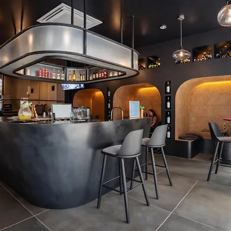 Отель Hotiday Collection - 3*